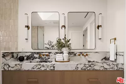 8006 Nardian Way, Los Angeles, CA 90045 - Photo 15
