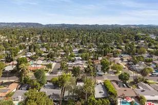 19805 Hamlin St, Woodland Hills, CA 91367 - Photo 47