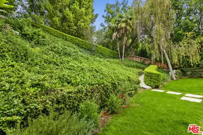 18080 Karen Dr, Encino, CA 91316 - Photo 11