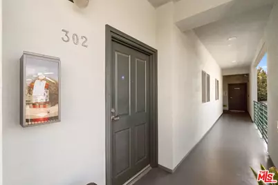 201 N Manhattan Pl, Los Angeles, CA 90004 - Photo 9