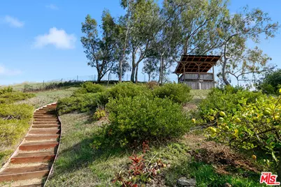 6100 Bonsall Dr, Malibu, CA 90265 - Photo 31