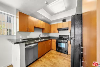 2864 Sunset Pl #201, Los Angeles, CA 90005 - Photo 7