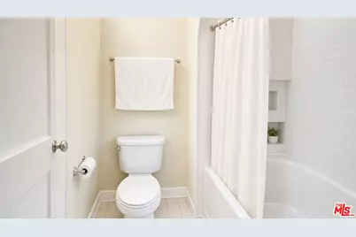 6143 Glen Holly St, Los Angeles, CA 90068 - Photo 27
