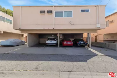 5329 Agnes Ave, Valley Village, CA 91607 - Photo 11