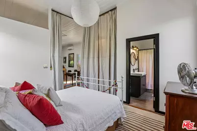 954 E Edgeware Rd, Los Angeles, CA 90026 - Photo 17