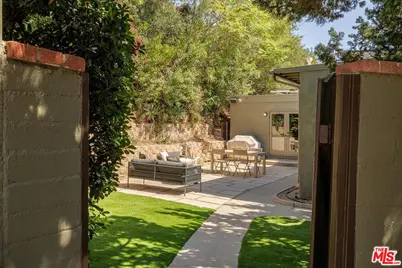 1011 W Mountain St, Glendale, CA 91202 - Photo 37