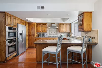 17204 Palisades Cir, Pacific Palisades, CA 90272 - Photo 27