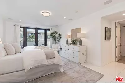 11715 Chenault St #Ph1, Los Angeles, CA 90049 - Photo 19