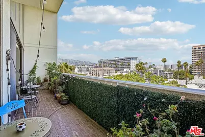 325 N Oakhurst Dr #Ph2, Beverly Hills, CA 90210 - Photo 57