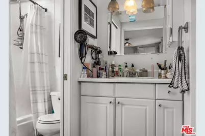 2652 N Beachwood Dr, Los Angeles, CA 90068 - Photo 31