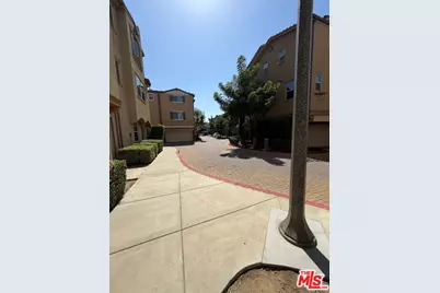 14120 W Willow Ln, Van Nuys, CA 91405 - Photo 7