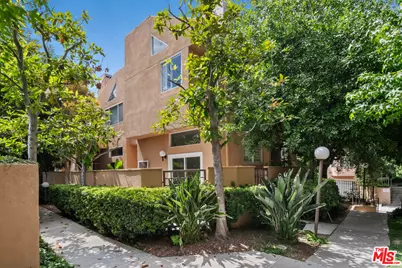 18730 Hatteras St #25, Tarzana, CA 91356 - Photo 33