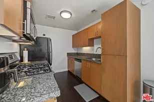 2864 Sunset Pl, Los Angeles, CA 90005 - Photo 13