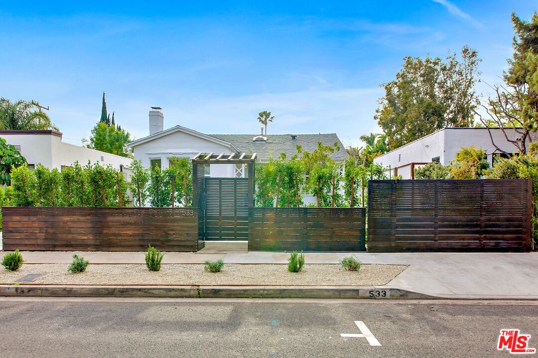 533 Huntley Dr, West Hollywood, CA 90048 - MLS 22-209459 - Coldwell Banker