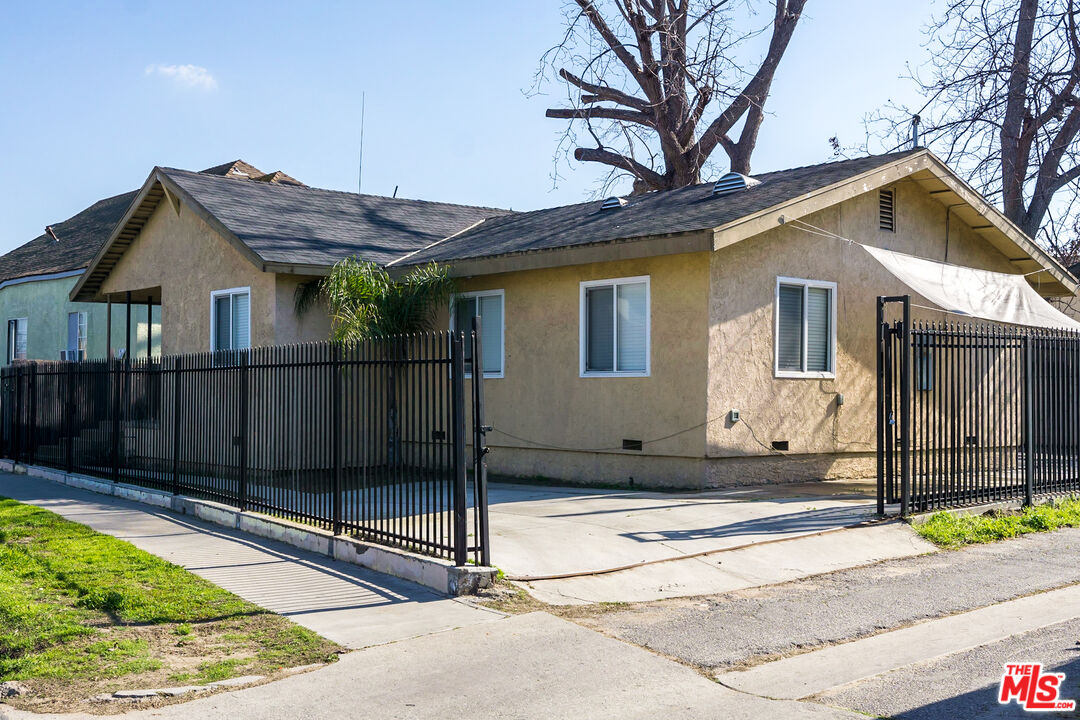 1608 E 43rd St, Los Angeles, CA 90011 - MLS 23-237007 - Coldwell Banker