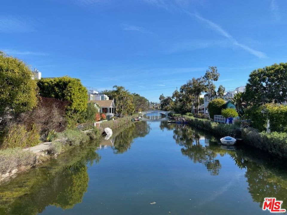 223 Howland Canal, Venice, CA 90291 - MLS 23-245999 - Coldwell Banker