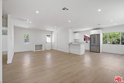 12311 Roscoe Blvd, Los Angeles, CA 91352 - Photo 1