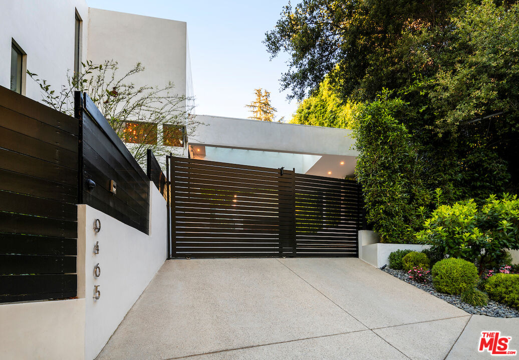 9465 Cherokee Ln, Beverly Hills, CA 90210 MLS 23301957 Coldwell Banker