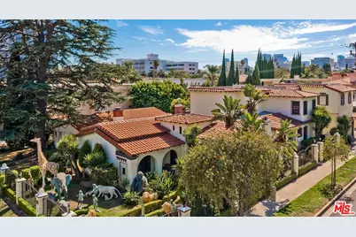 127 N Doheny Dr, Beverly Hills, CA 90211 - Photo 1