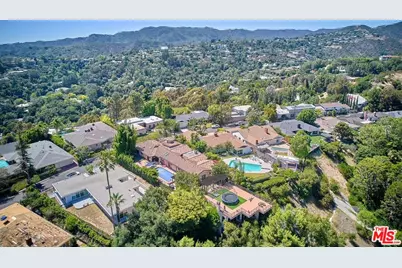 864 Teakwood Rd, Los Angeles, CA 90049 - Photo 1