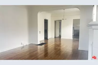 1357 S Cloverdale Ave, Los Angeles, CA 90019 - Photo 1