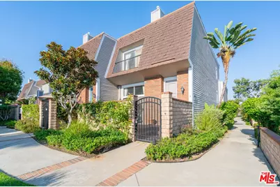 13010 Maxella Ave #8, Marina del Rey, CA 90292 - Photo 1