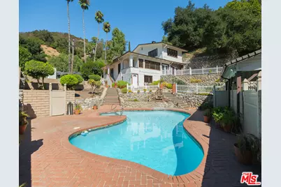 2136 Benedict Canyon Dr, Beverly Hills, CA 90210 - Photo 1