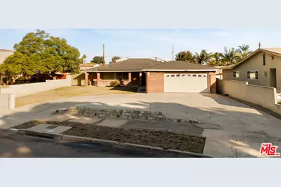 625 W W 121st St, Los Angeles, CA 90044 - Photo 1