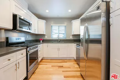 908 6th St #10, Santa Monica, CA 90403 - Photo 1