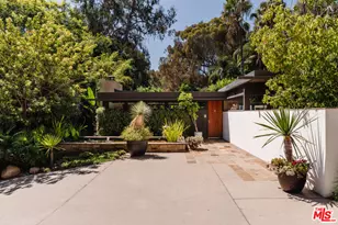 219 Chautauqua Blvd, Pacific Palisades, CA 90272 - Photo 1