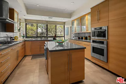 10430 Wilshire Blvd #302, Los Angeles, CA 90024 - Photo 1