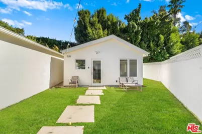 528 S Bentley Ave, Los Angeles, CA 90049 - Photo 1