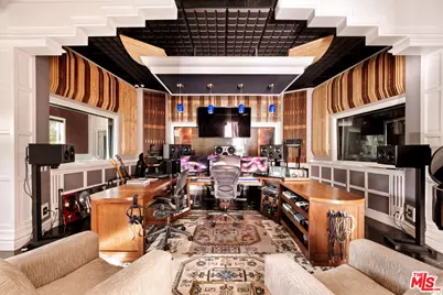 110 S Brighton St, Burbank, CA 91506 - Photo 1