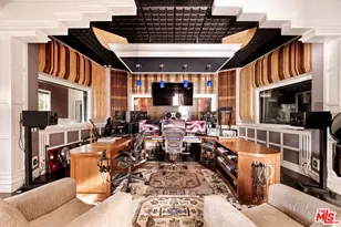 110 S Brighton St, Burbank, CA 91506 - Photo 1