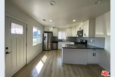 2927 8th Ave, Los Angeles, CA 90018 - Photo 1