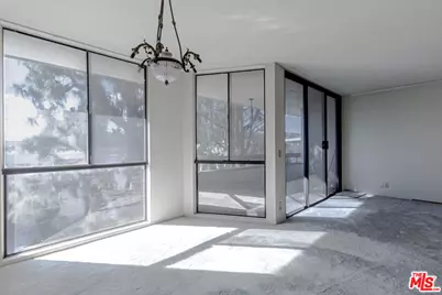 750 S Spaulding Ave #309, Los Angeles, CA 90036 - Photo 1