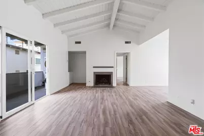 21 Topsail St #4, Marina del Rey, CA 90292 - Photo 1