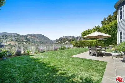 17053 Bollinger Dr, Pacific Palisades, CA 90272 - Photo 1