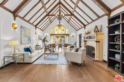 186 N Citrus Ave, Los Angeles, CA 90036 - Photo 1