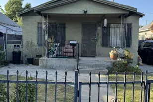 923 E 98th St, Los Angeles, CA 90002 - Photo 1