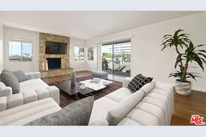 5804 S Kings Rd, Los Angeles, CA 90056 - Photo 1