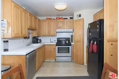 18547 Collins St #B3, Tarzana, CA 91356 - Photo 1