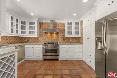 734 N Bundy Dr, Los Angeles, CA 90049 - Photo 1