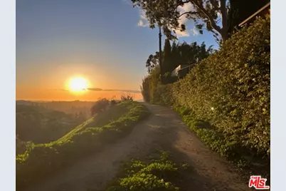 516 N Rustic Dr, Los Angeles, CA 90065 - Photo 1