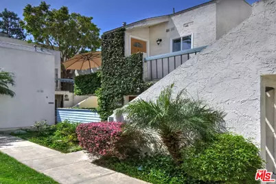 18411 Hatteras St #215, Tarzana, CA 91356 - Photo 1