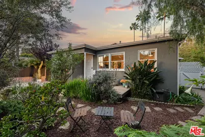 1102 Oakwood Ave, Venice, CA 90291 - Photo 1