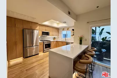 14919 Dickens St #102, Sherman Oaks, CA 91403 - Photo 1