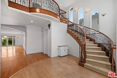 7822 Truxton Ave, Los Angeles, CA 90045 - Photo 1