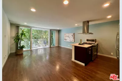 1920 N Hillcrest Rd #4, Los Angeles, CA 90068 - Photo 1