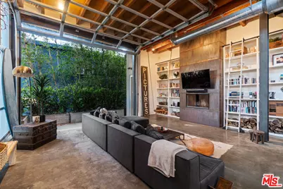 25 Brooks Ave #1, Venice, CA 90291 - Photo 1